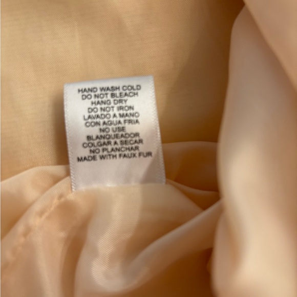 Super soft luxurious Faux Fur vest in French Vanilla size M - Picture 7 of 10